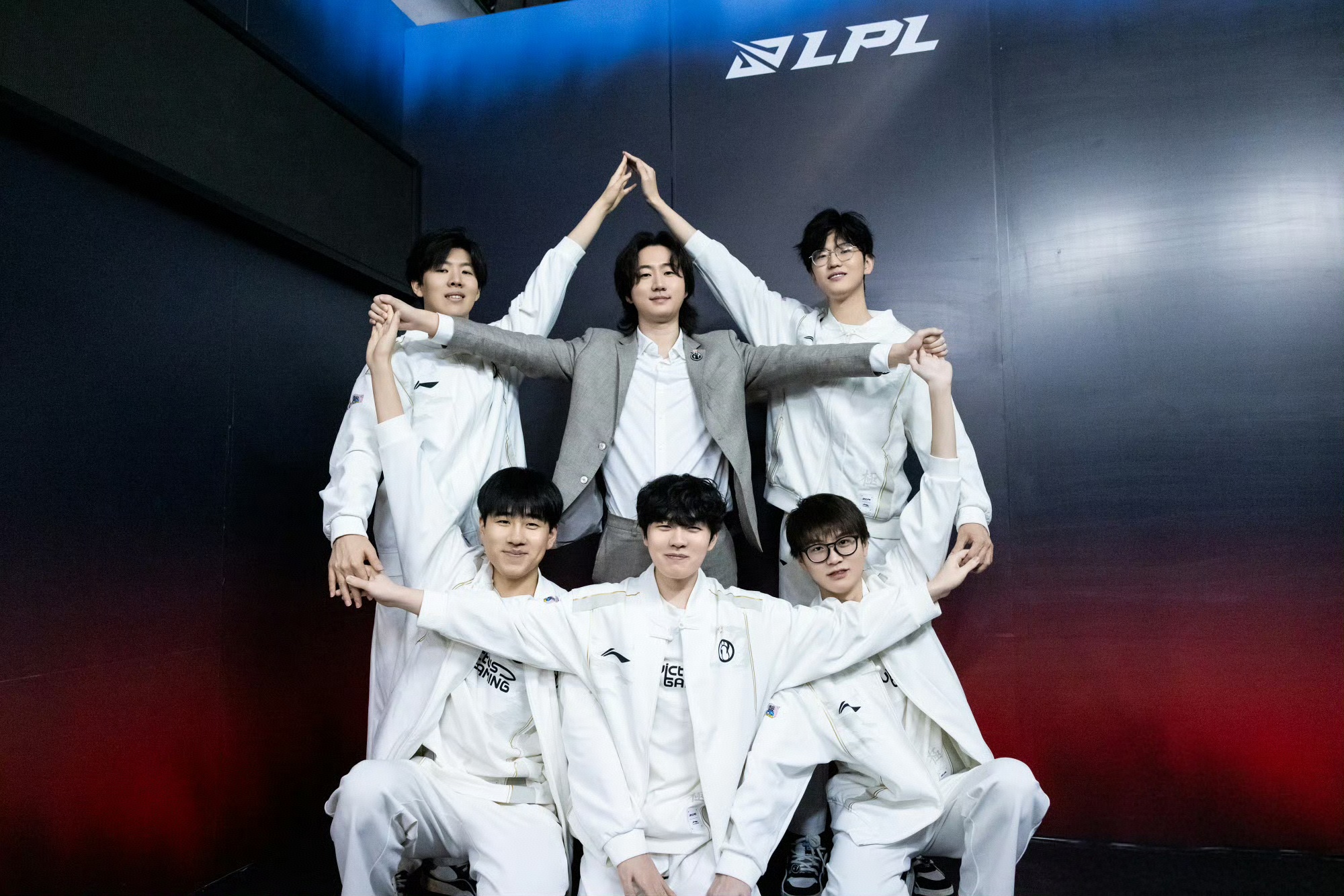 包含Rookie回归赛场，败北首场状态亮眼，皇家马德里观众沸腾！的词条