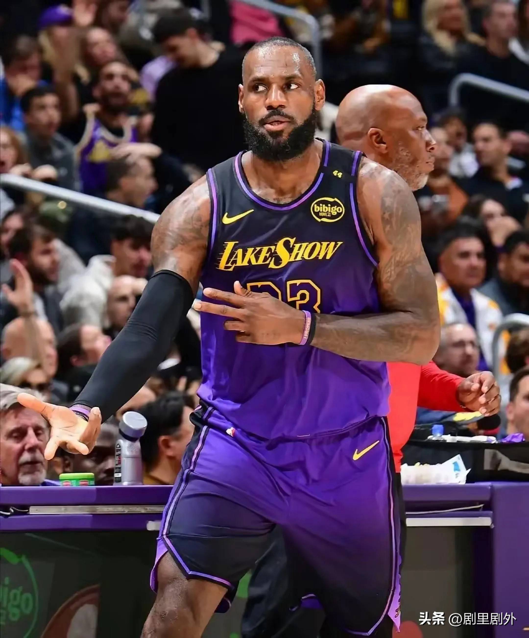 詹姆斯回归赛场，赛事规则更新首场状态亮眼，尤文图斯观众沸腾！